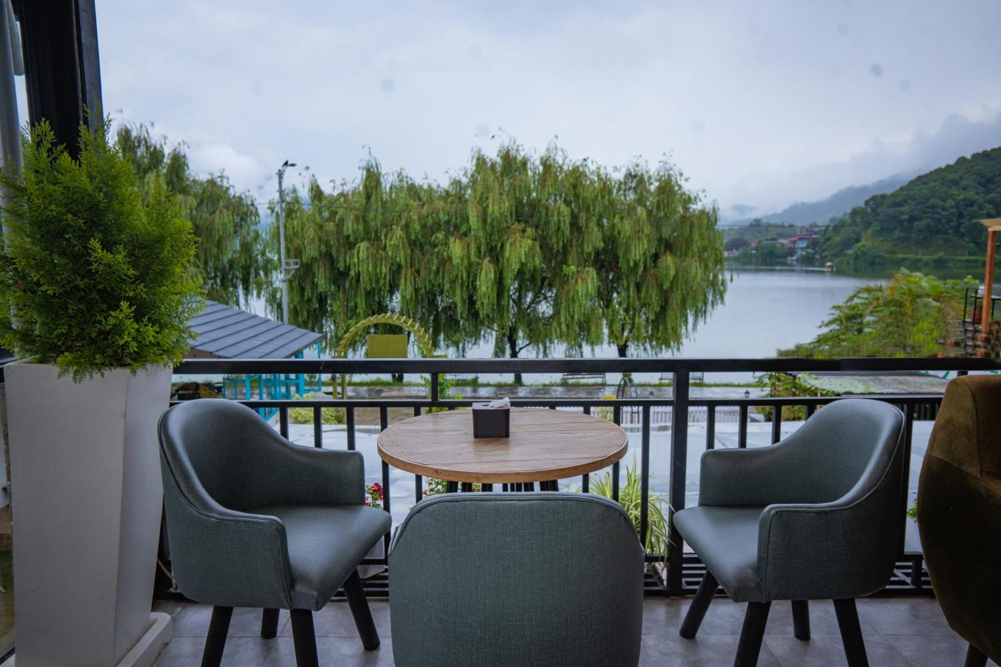 Majestic Lake Front Hotel & Suites Pokhara Exteriör bild