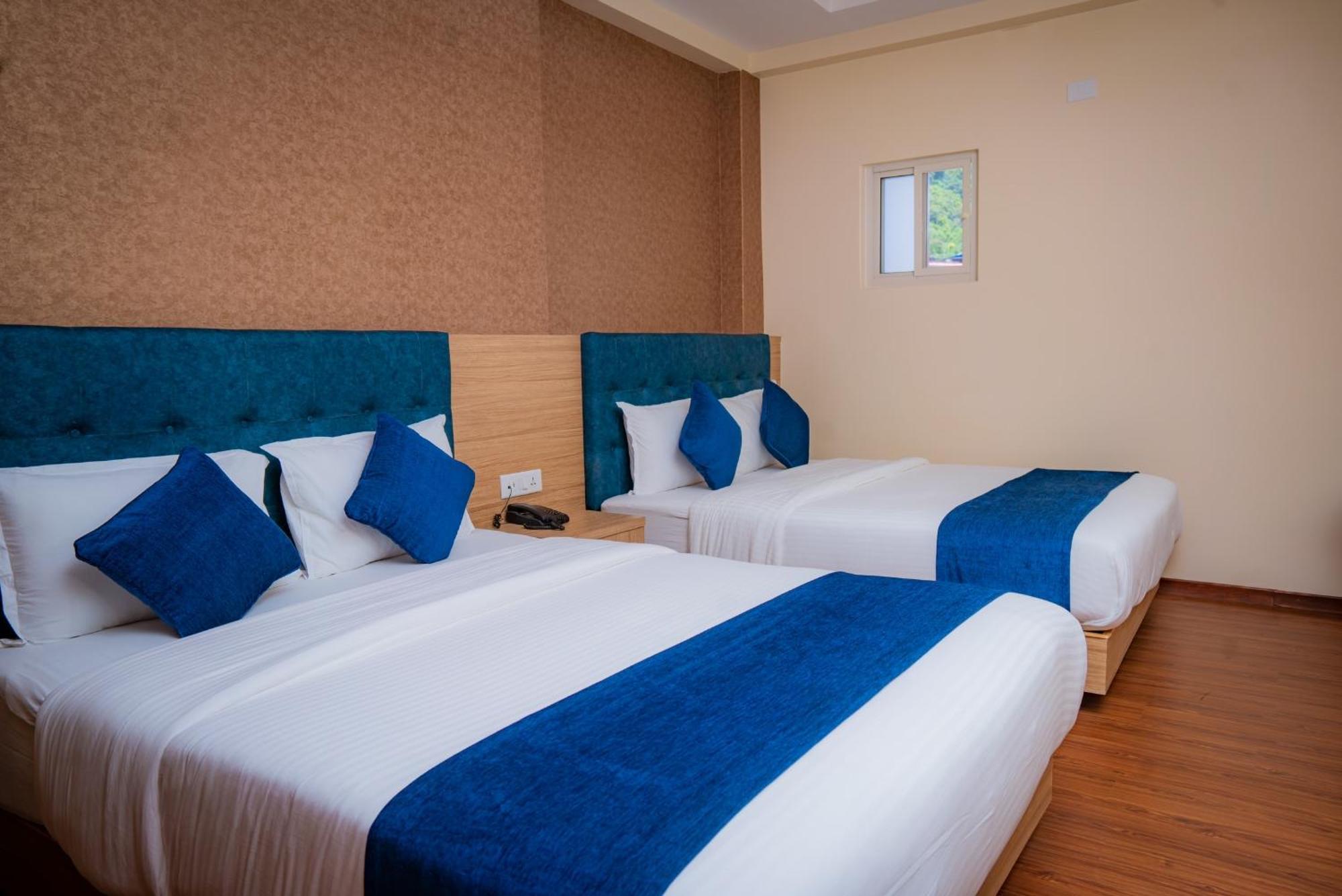 Majestic Lake Front Hotel & Suites Pokhara Exteriör bild