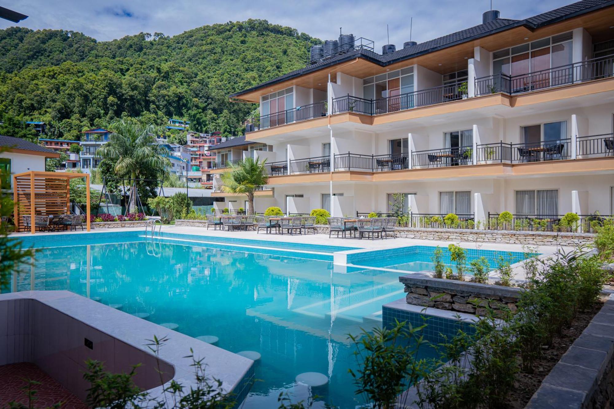 Majestic Lake Front Hotel & Suites Pokhara Exteriör bild