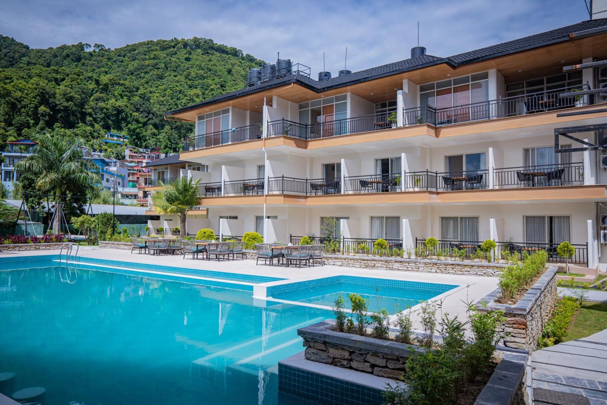 Majestic Lake Front Hotel & Suites Pokhara Exteriör bild