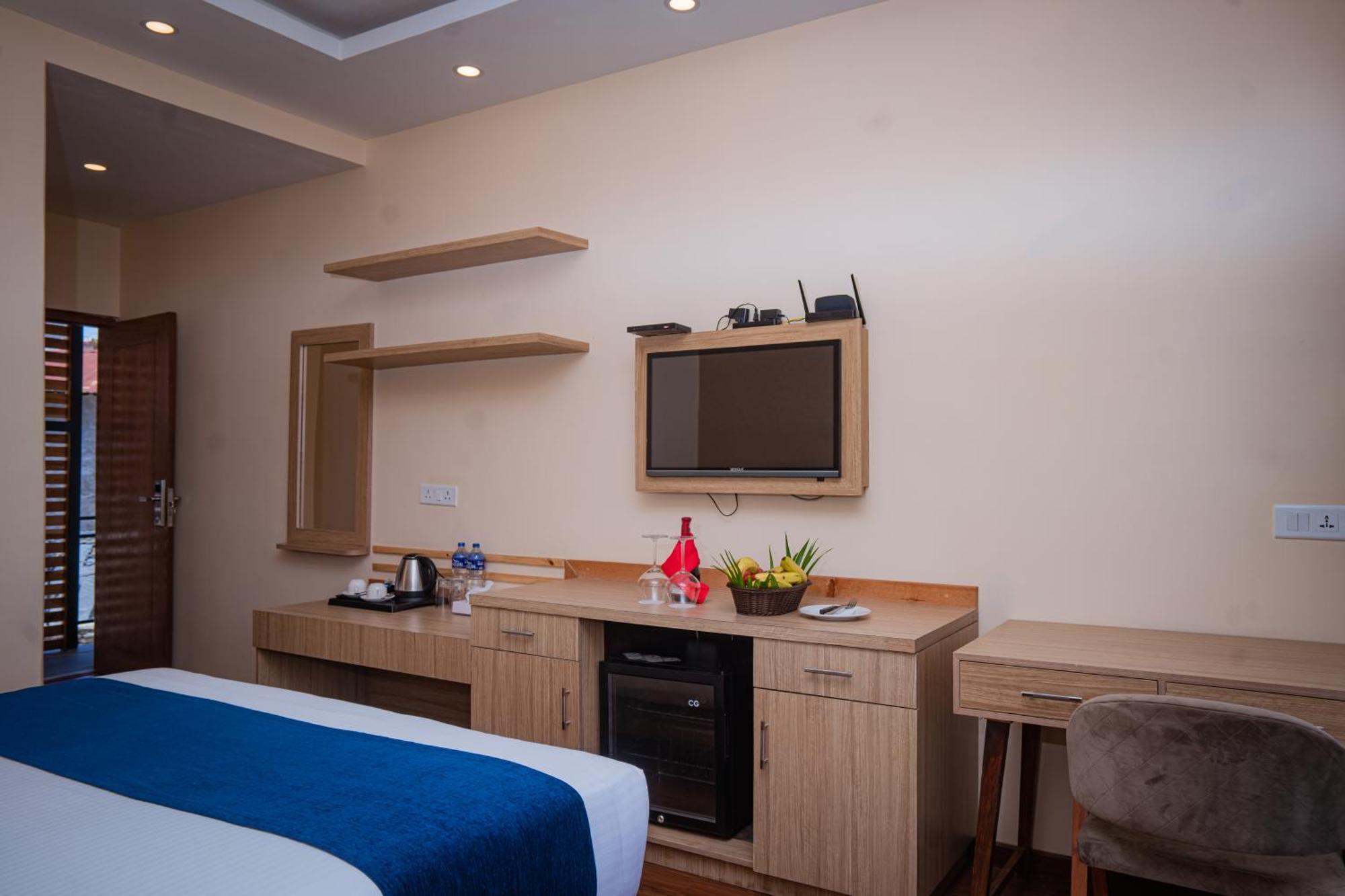 Majestic Lake Front Hotel & Suites Pokhara Exteriör bild