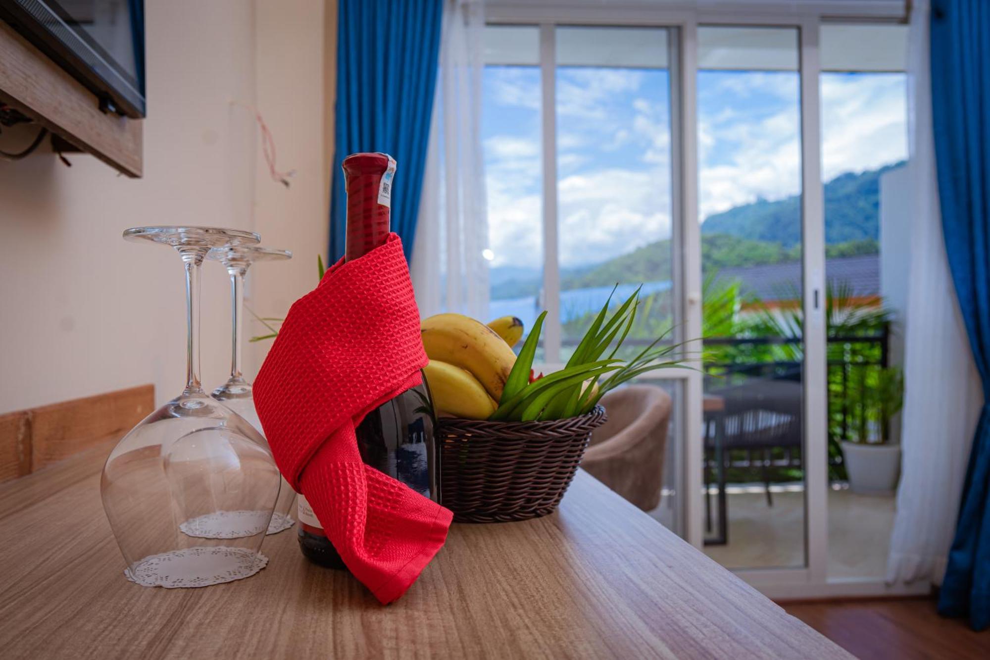 Majestic Lake Front Hotel & Suites Pokhara Exteriör bild
